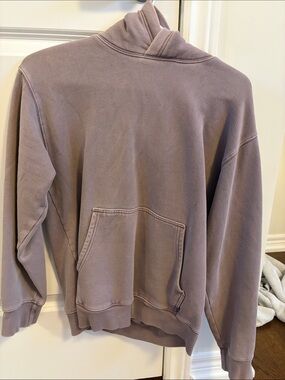 Aritzia sweater xs